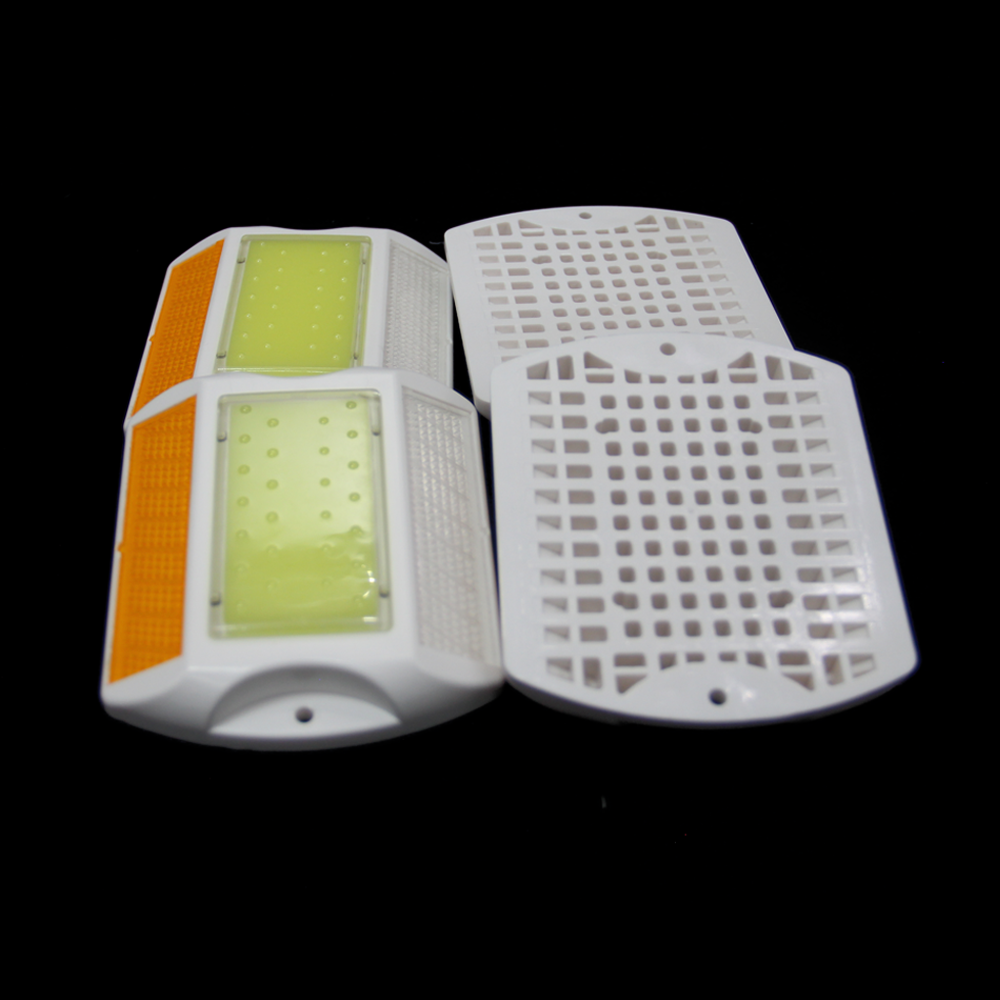 No. 06 Square White ABS Plastic Reflective Sticker Road Stud Glow in The Dark Pavement Lane Marker in Traffic Warning