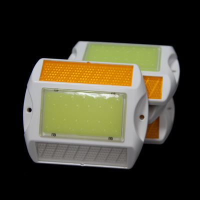 No. 06 Square White ABS Plastic Reflective Sticker Road Stud Glow in The Dark Pavement Lane Marker in Traffic Warning